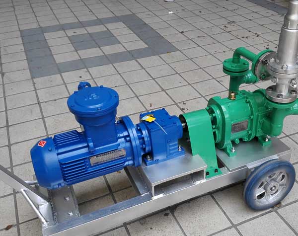 移動(dòng)泵車 移動(dòng)泵車